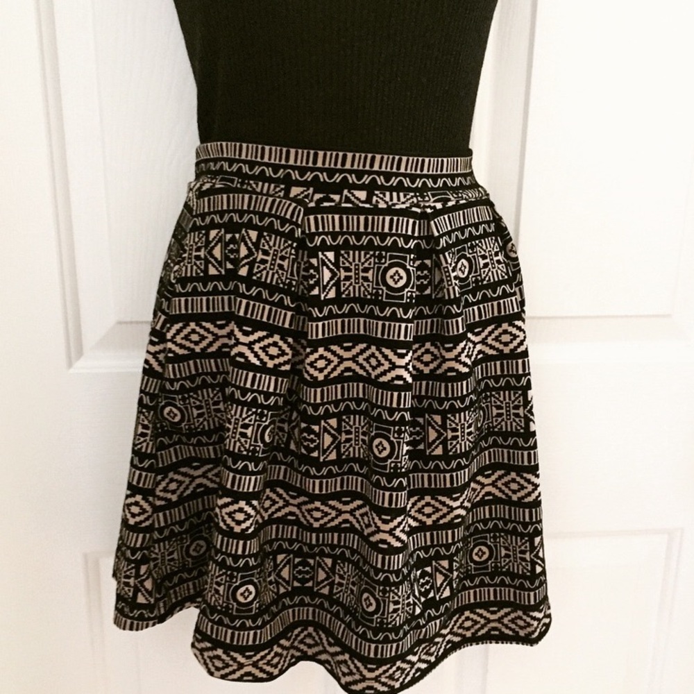 Tribal Print Mini Skirt - Tan/Black